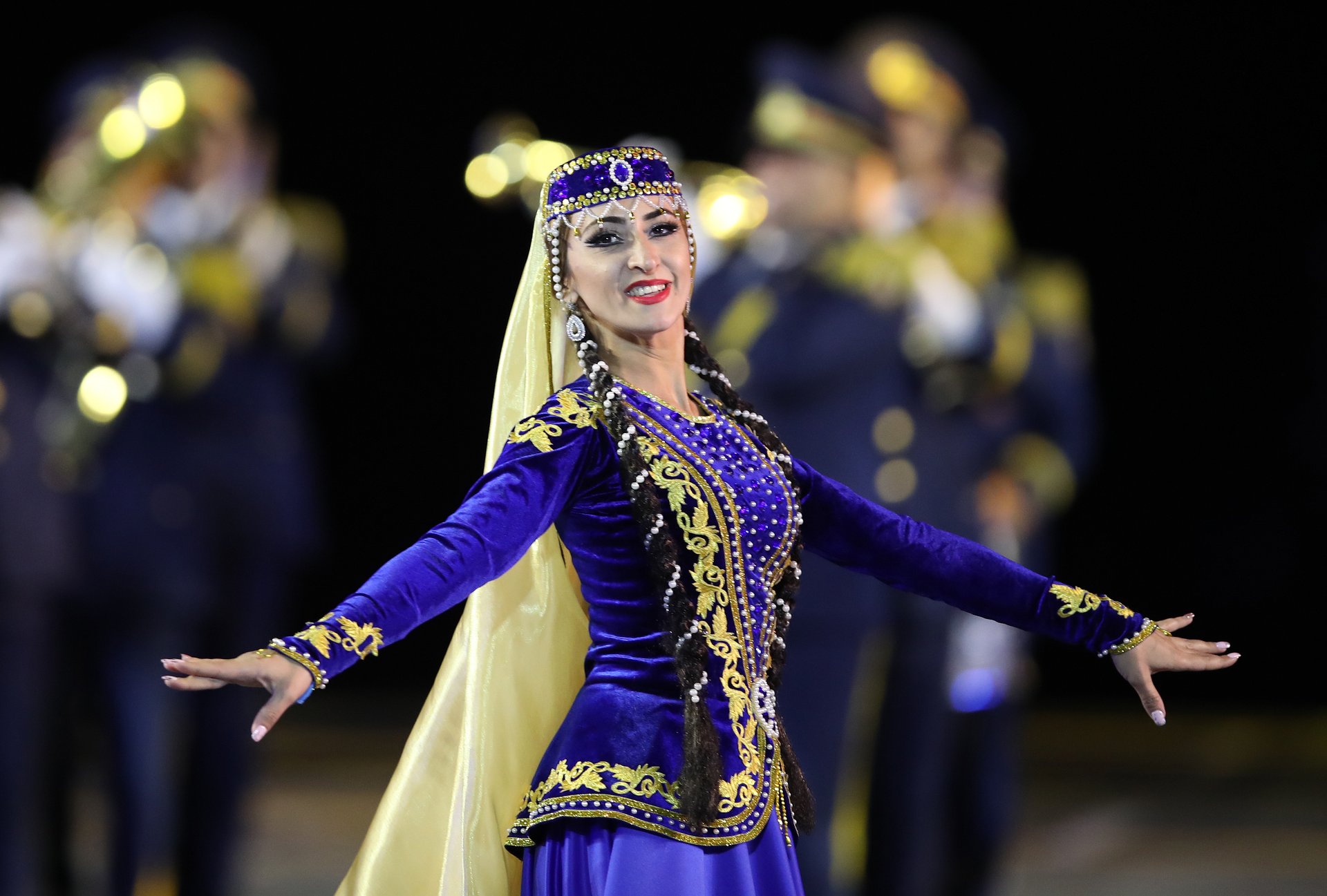 Танцы азербайджана. Азербайджанский женский танец. Азербайджанские танцы девушек. Традиционный азербайджанский танец.